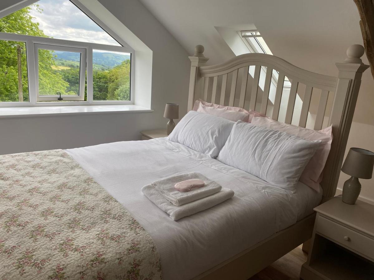 Pippin Lodge Llanwrda エクステリア 写真
